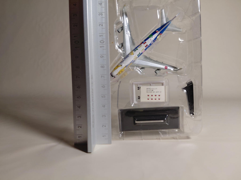 Takara Tomy 1/700 Boeing 747 ANA Pokemon Jet International