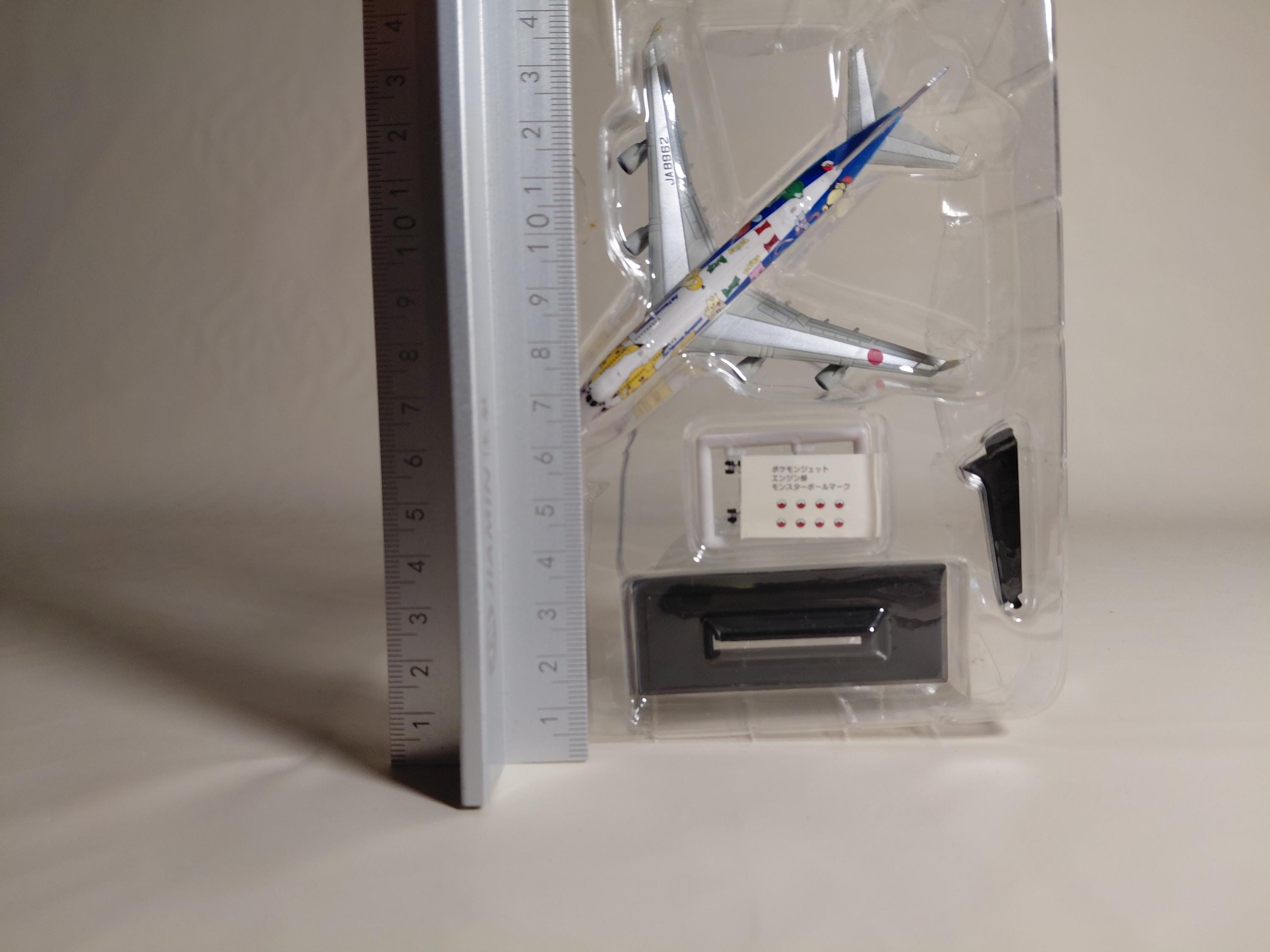 Takara Tomy 1/700 Boeing 747 ANA Pokemon Jet International