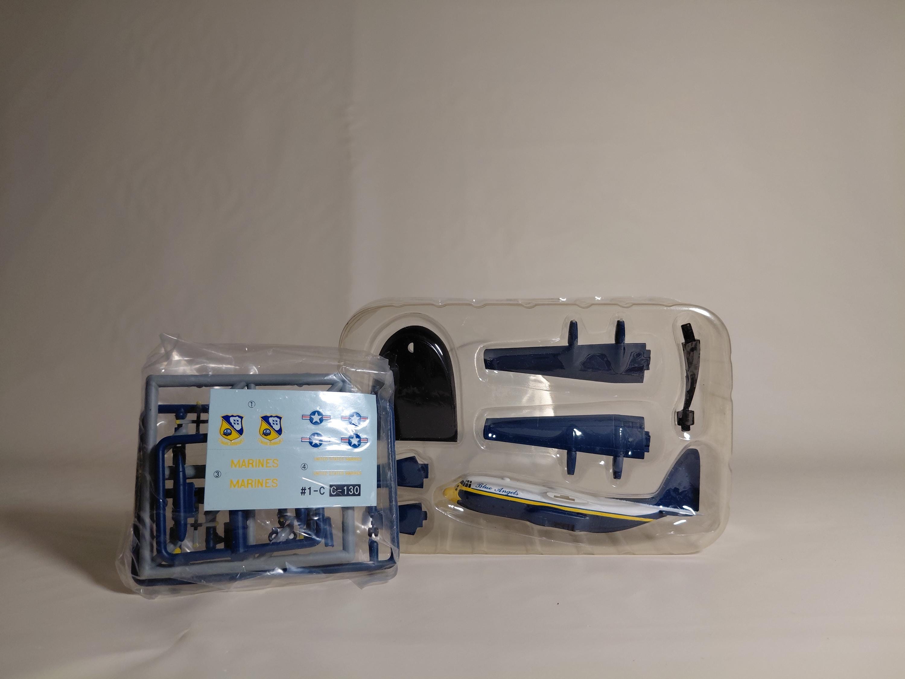 F-toys 1/300 Tactical Transport Aircraft C-130 Us Marine Corps Blue Angel #1C