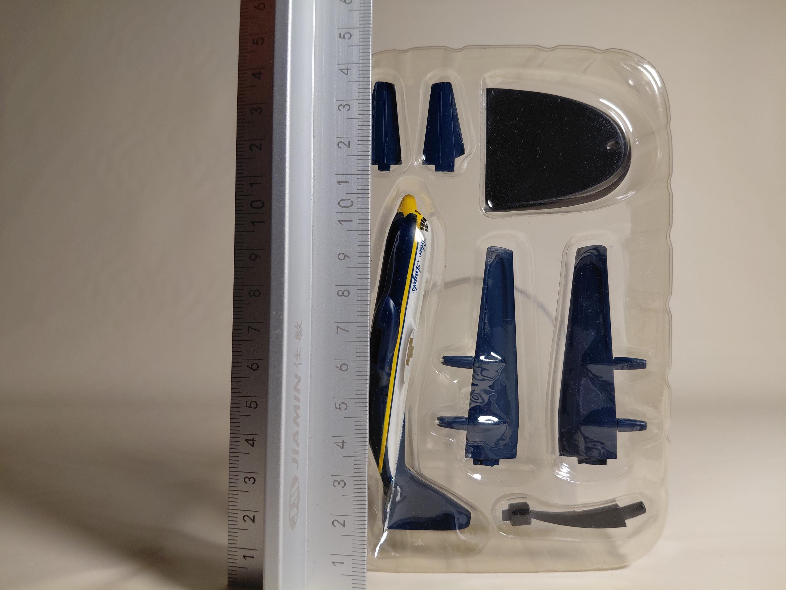 F-toys 1/300 Tactical Transport Aircraft C-130 Us Marine Corps Blue Angel #1C