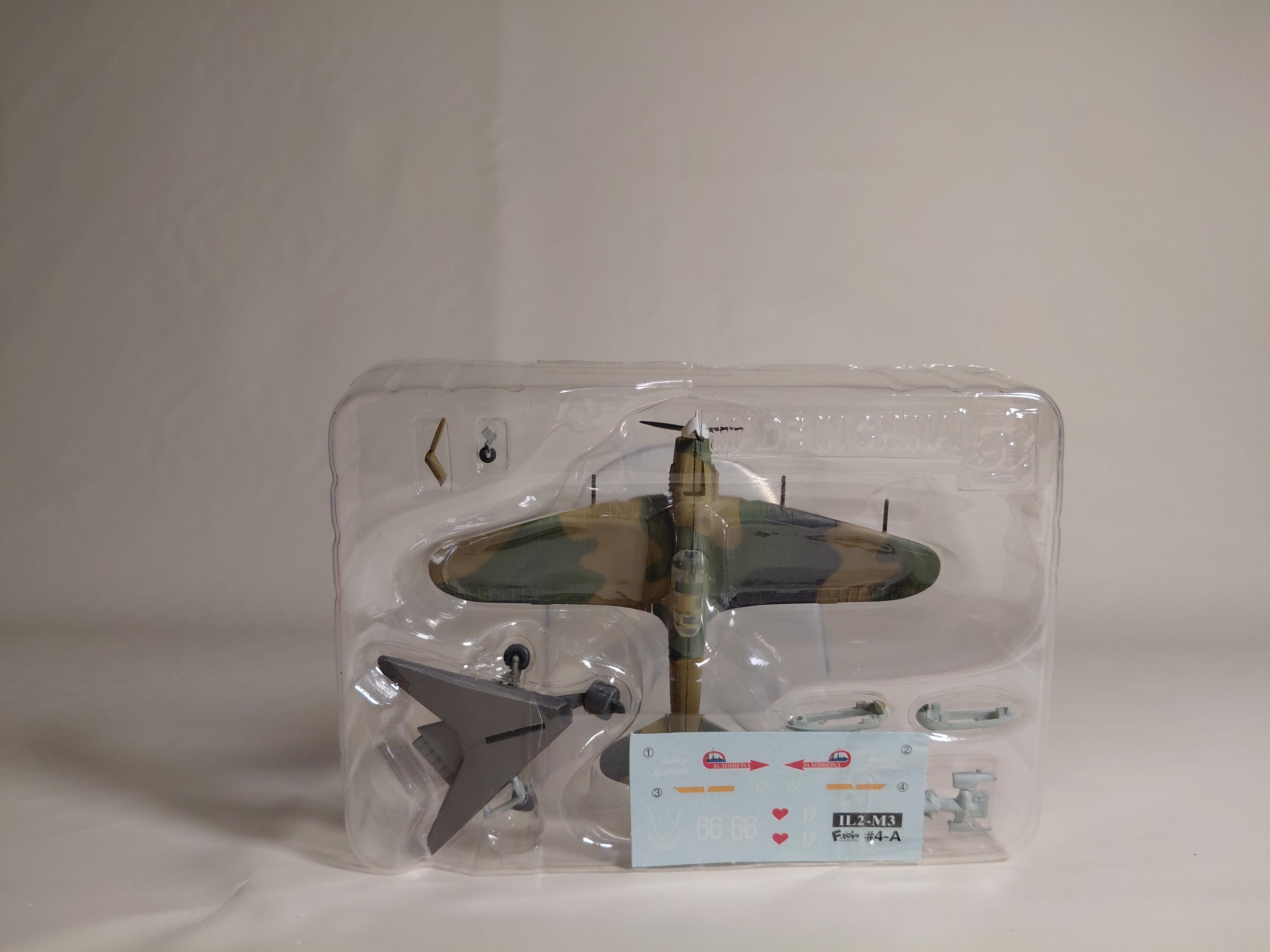 F-toys 1/144 WWII Warbird Collection. Russian IL-2M3 Shturmovik #4A