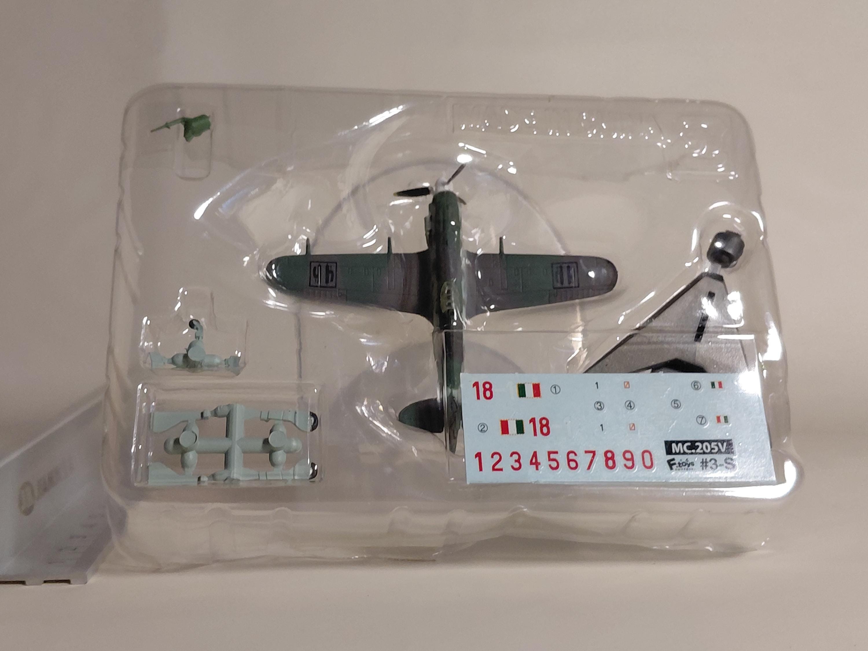 F-Toys 1/144 Warbird Veltolo Macchi C.205V #3S Republican Army(Axis side)1st Fighter 1st Sqd piloted by Captain Adriano Visconti Italy 1944