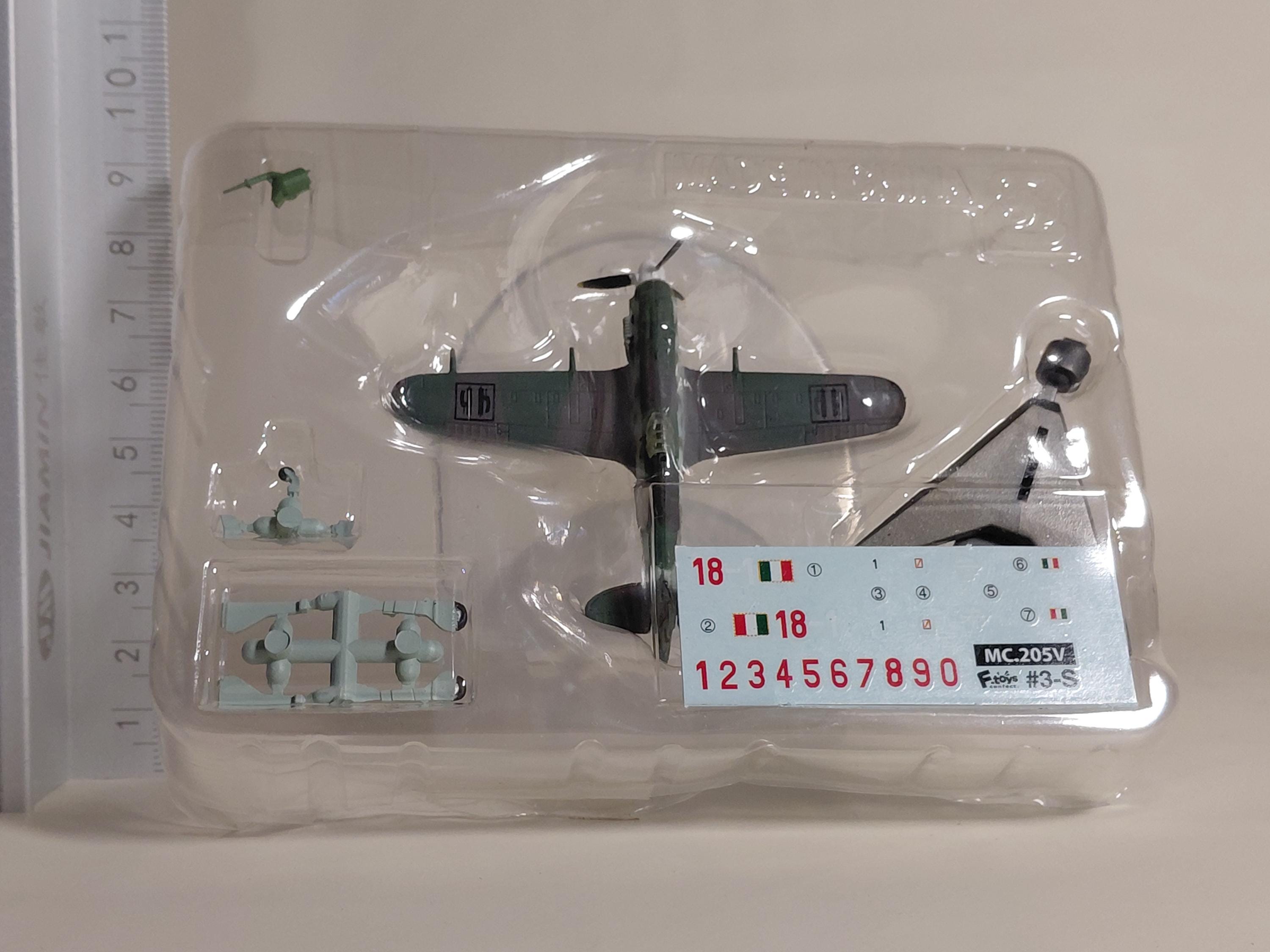 F-Toys 1/144 Warbird Veltolo Macchi C.205V #3S Republican Army(Axis side)1st Fighter 1st Sqd piloted by Captain Adriano Visconti Italy 1944