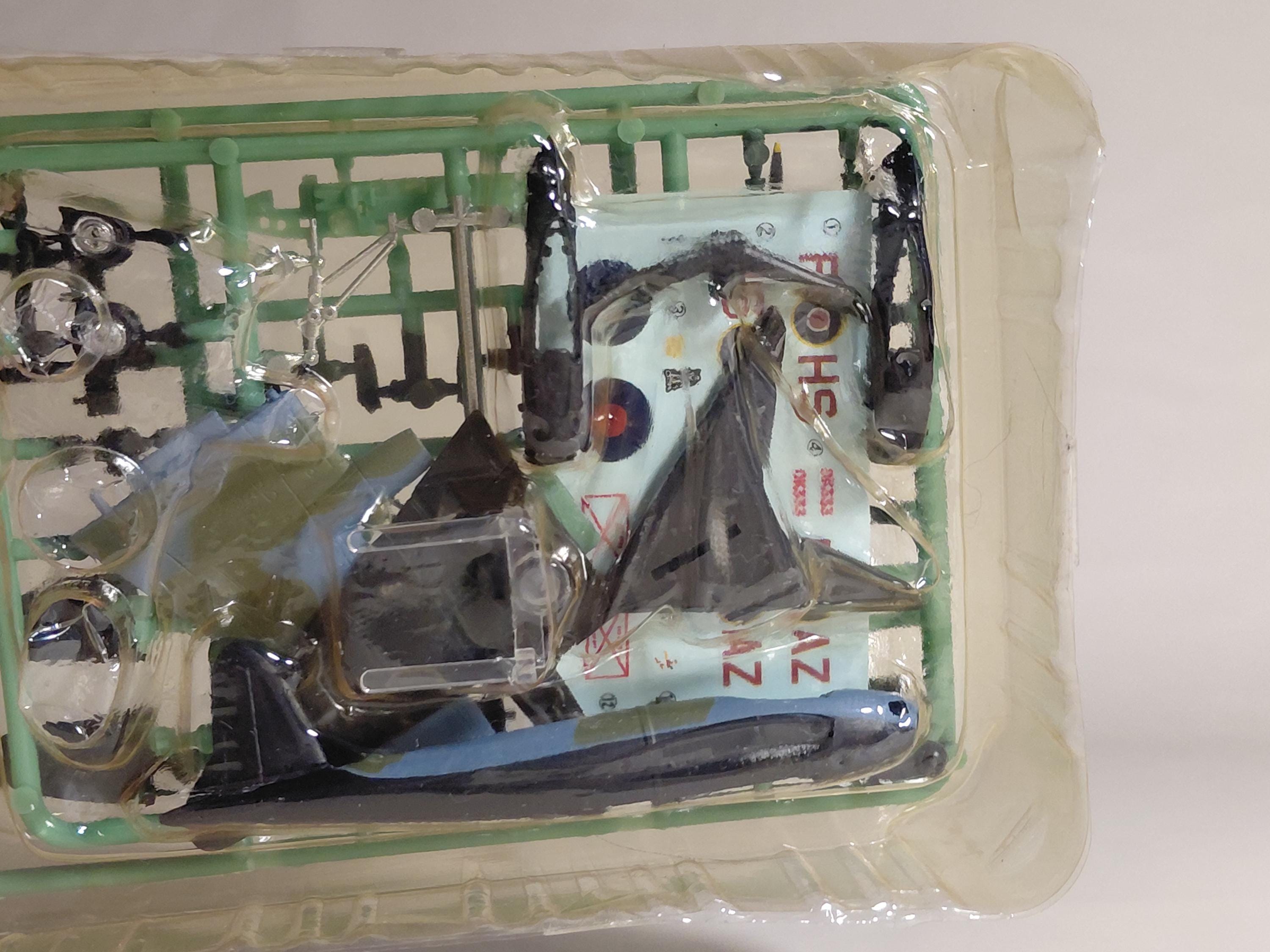F-TOYS Wing Kit Collection VS8 #1C. Mosquito B Mk.4 British Air Force 109th Airplane 1/144