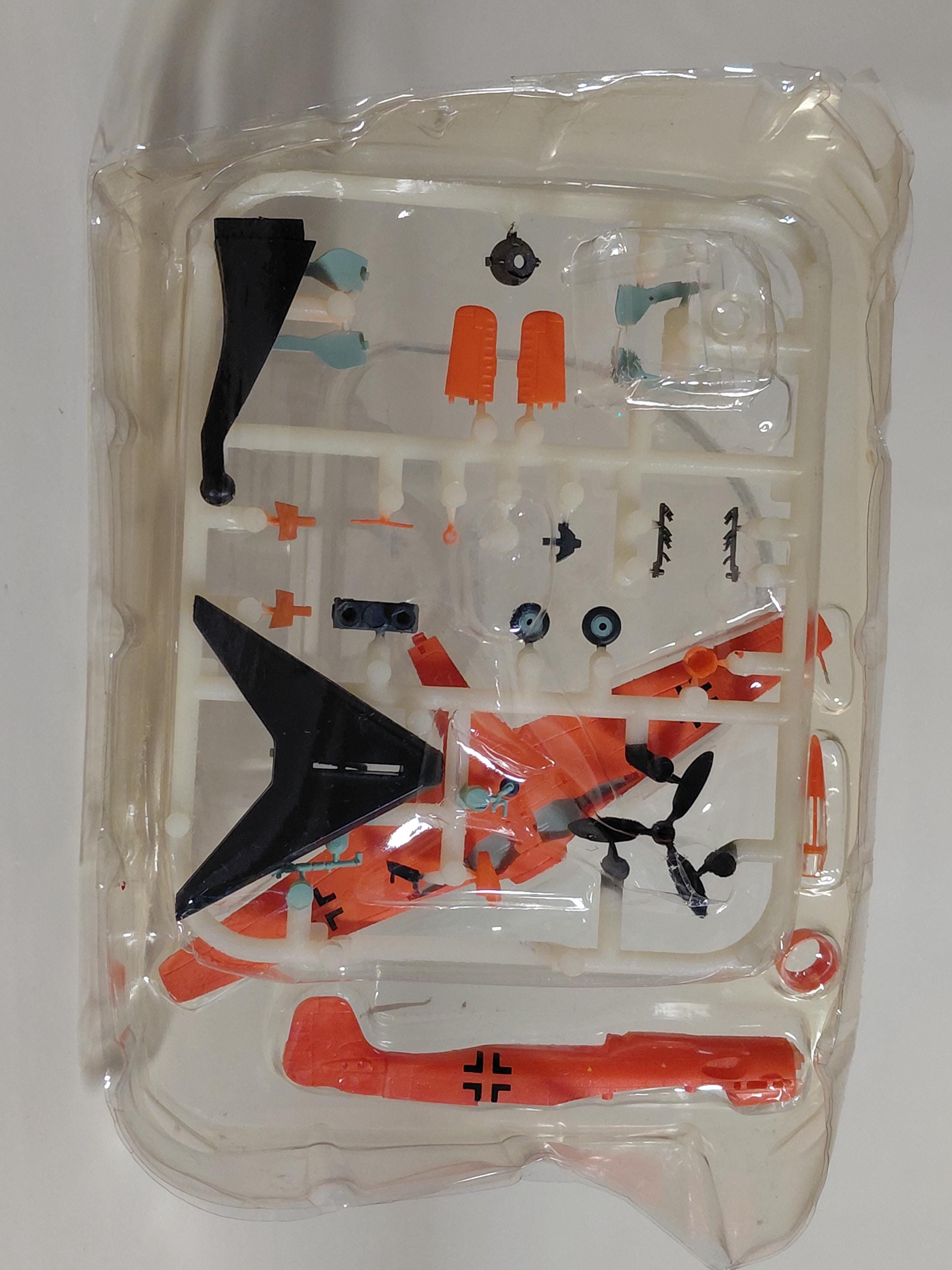 F-Toys 1:144 WKC Vs2 WWII Aircraft Model kit Luftwaffe Ta-152H Ta152 Command #1D