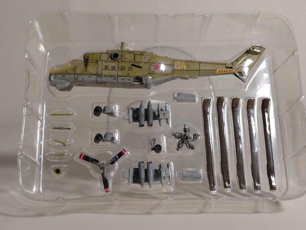 F-toys 1/144 Heliborne Helicopter vol 1. Mi-24 Hind Russia Army #2a