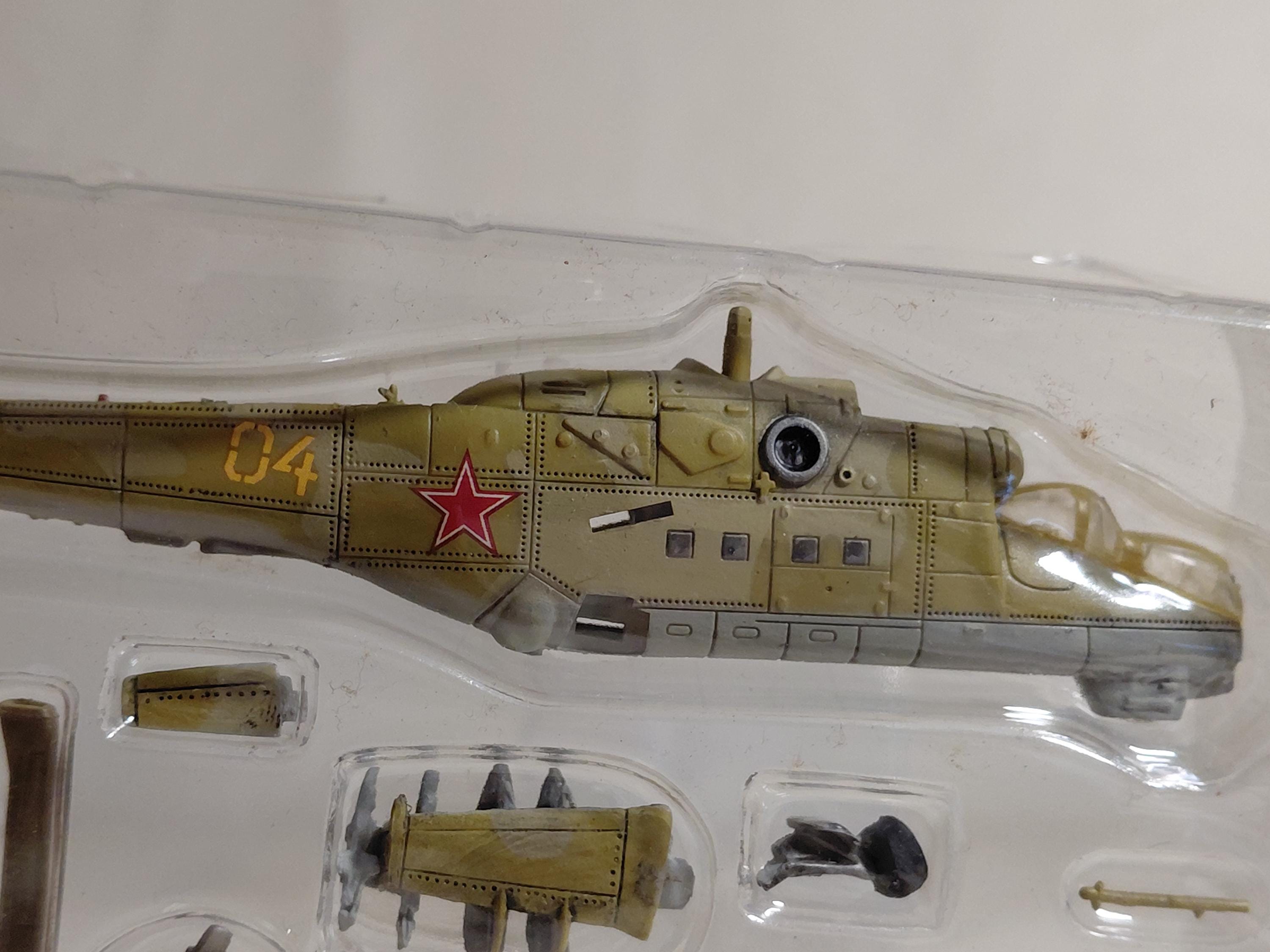 F-toys 1/144 Heliborne Helicopter vol 1. Mi-24 Hind Russia Army #2a