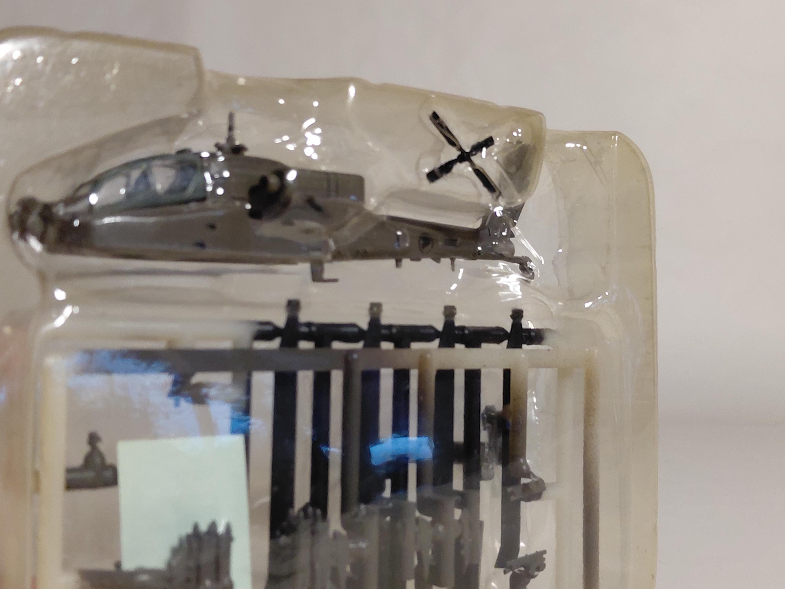 F-Toys 1/144 Scale Fighter Heliborne Collection 5 AH-64D Apache Longbow Singapore Air Force #2c