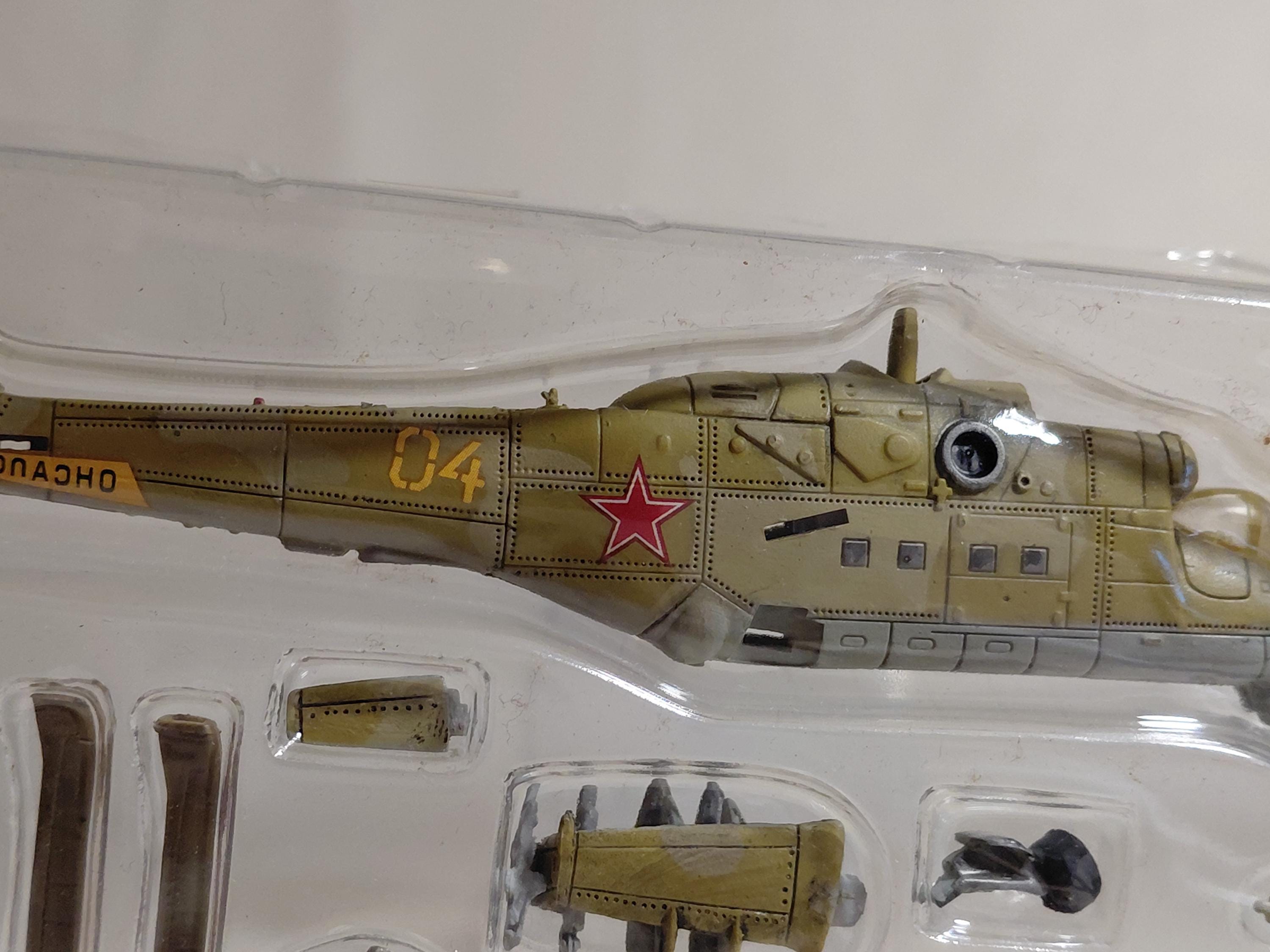 F-toys 1/144 Heliborne Helicopter vol 1. Mi-24 Hind Russia Army #2a