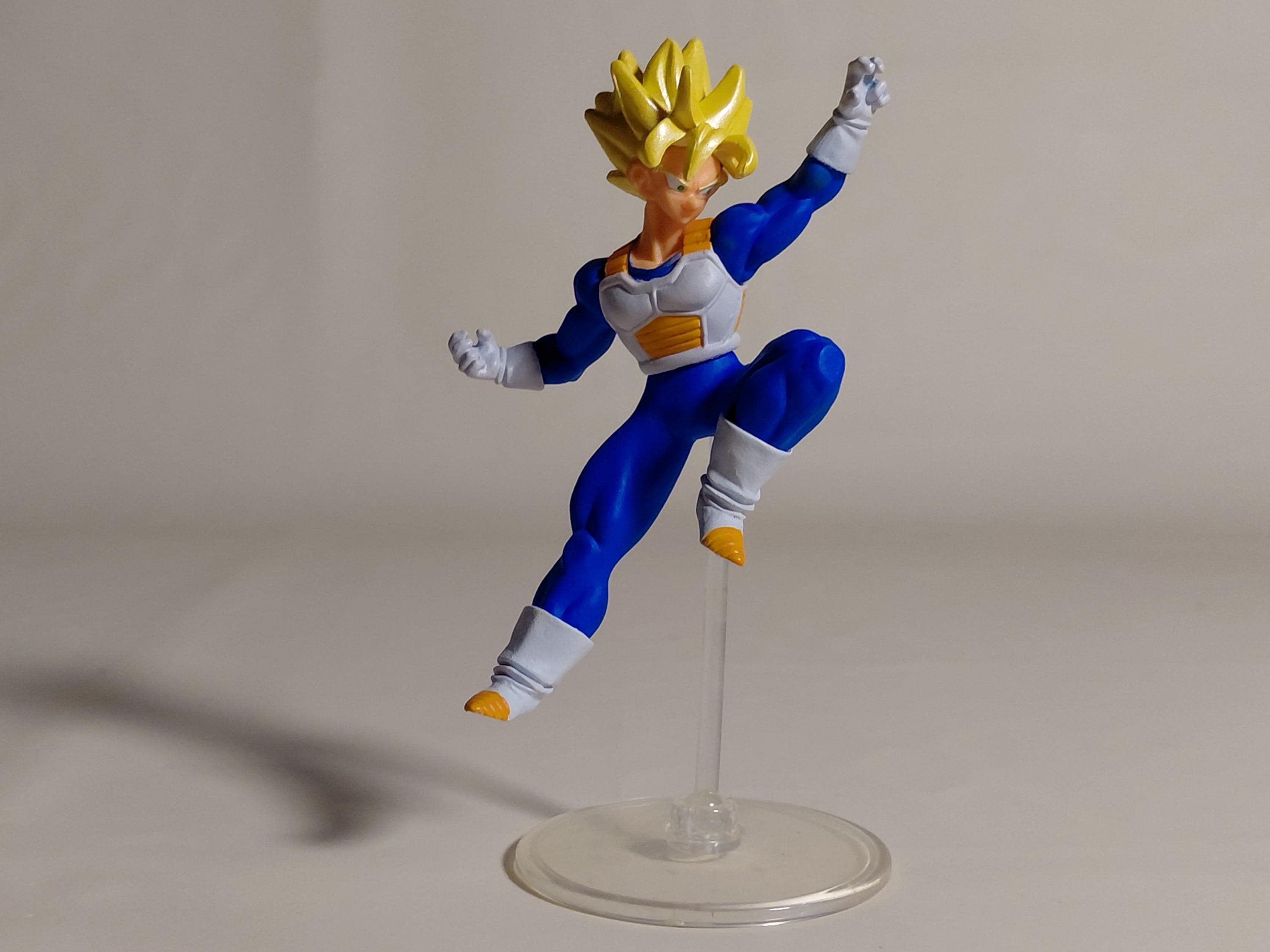 HG Dragon Ball Z 12 Son Goku Super Saiyan Figure BANDAI Room of Spirit and Time