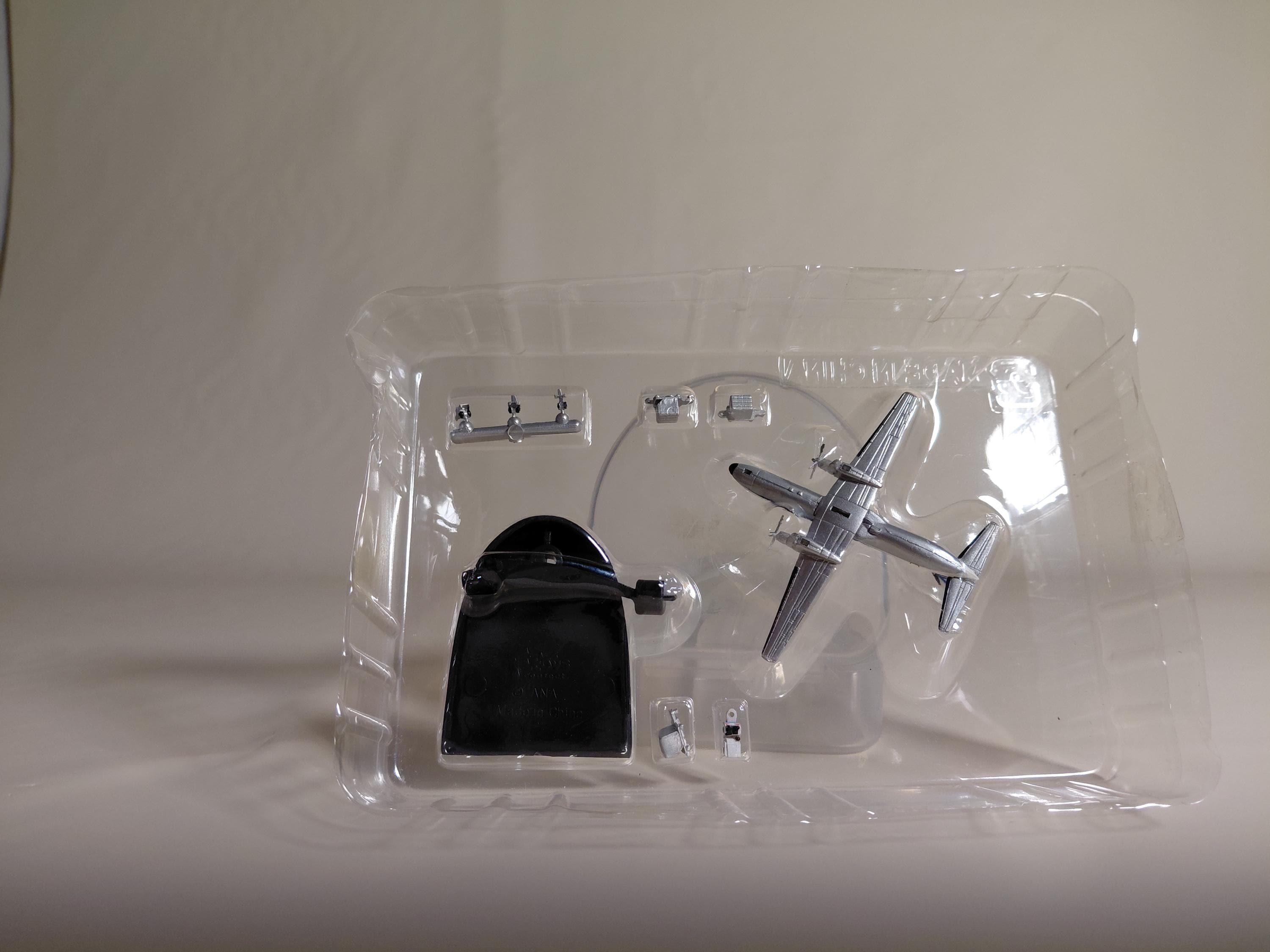 F-toys 1/500 ANA Wing Collection 2. YS-11 JA8756 Triton blue paint (#1B)
