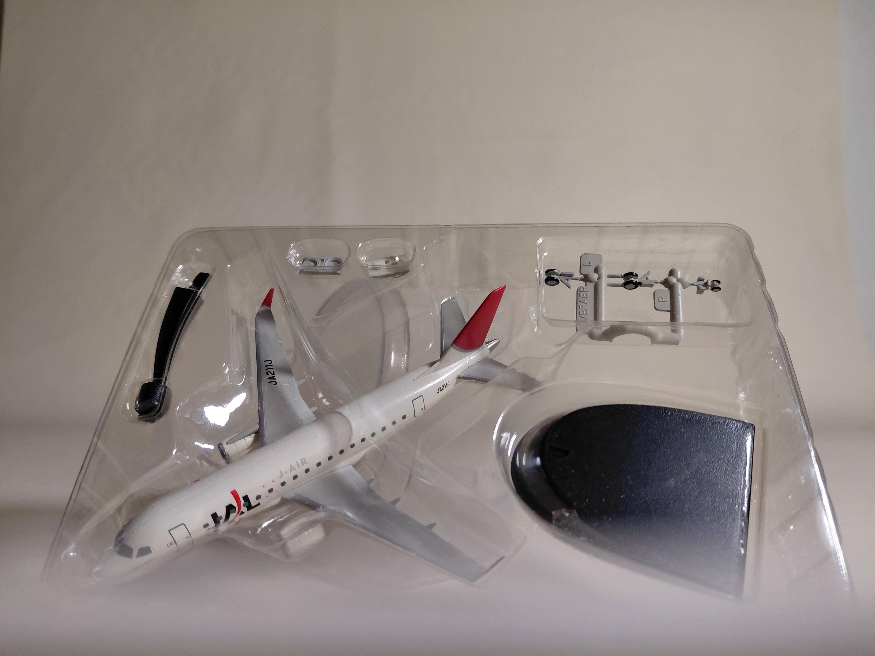 1/300 Embraer 170 JA211J Small Jet Passenger Aircraft # JAL Wing Collection 2