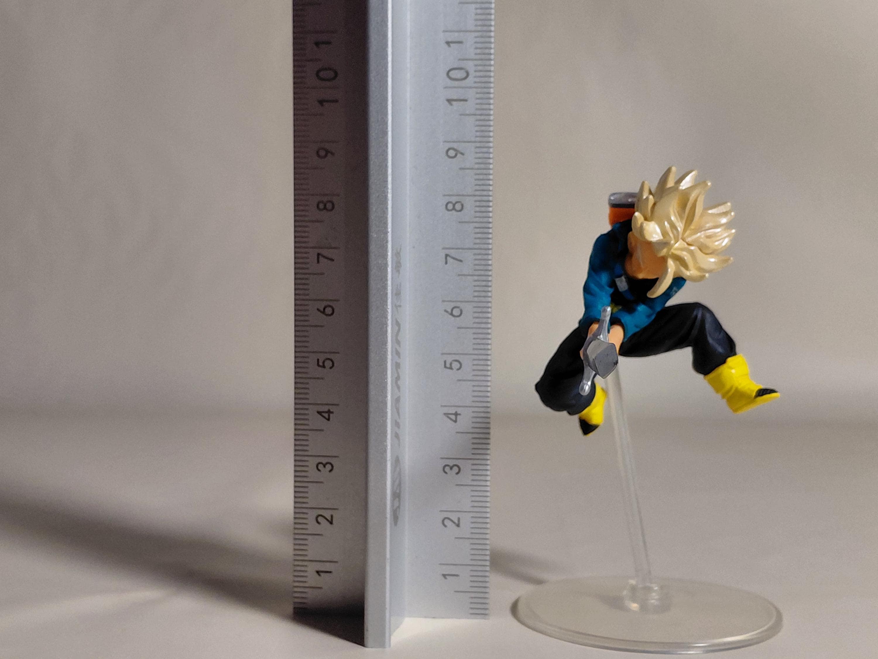 HG Dragon Ball Z 11 ~The Young Man from the Future~ Gashapon Trunks (Super Saiyan)