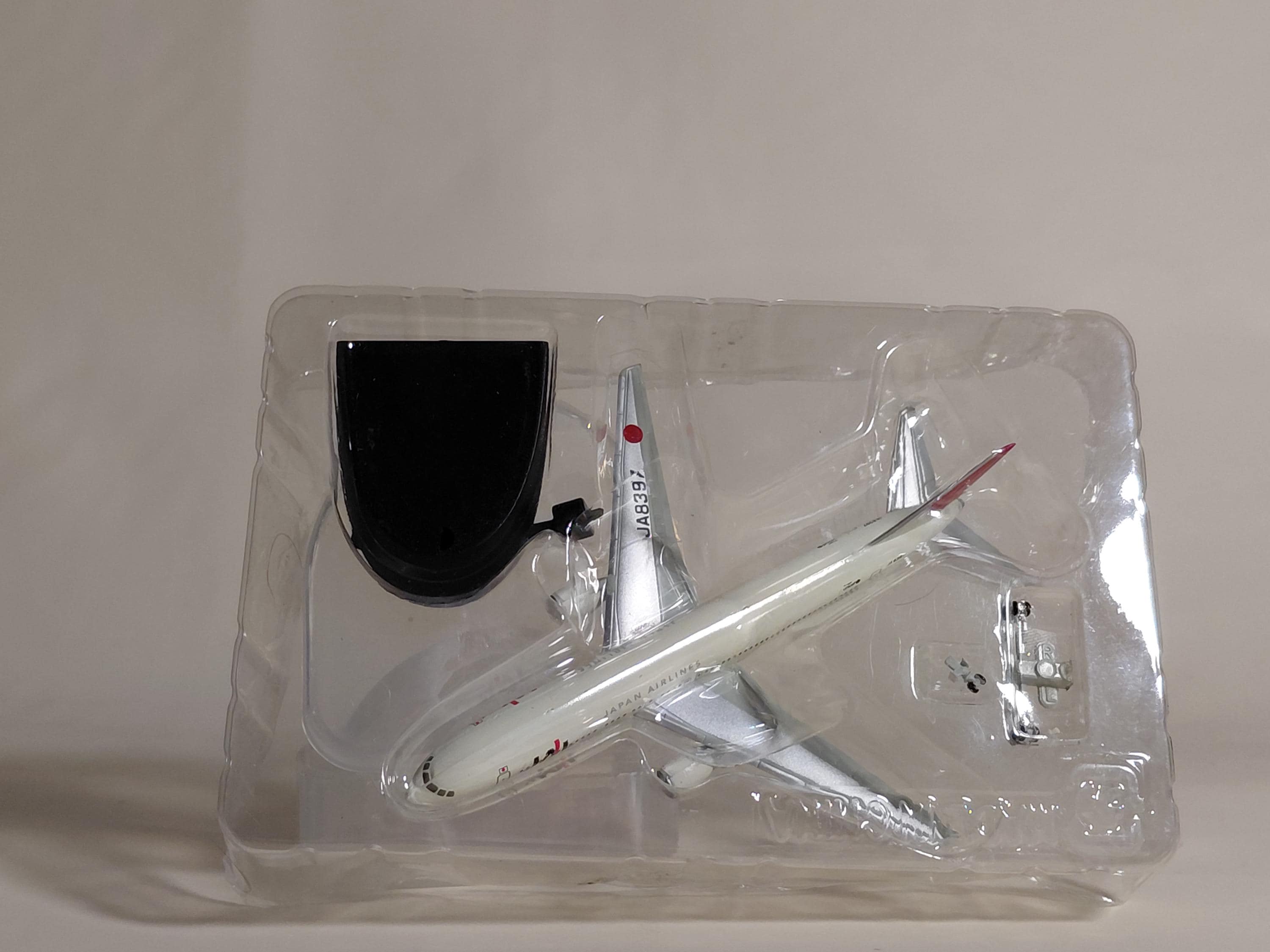 F-toys JAL Wing Collection BOEING 767-300 JA8397 airplane model kit, 1/500