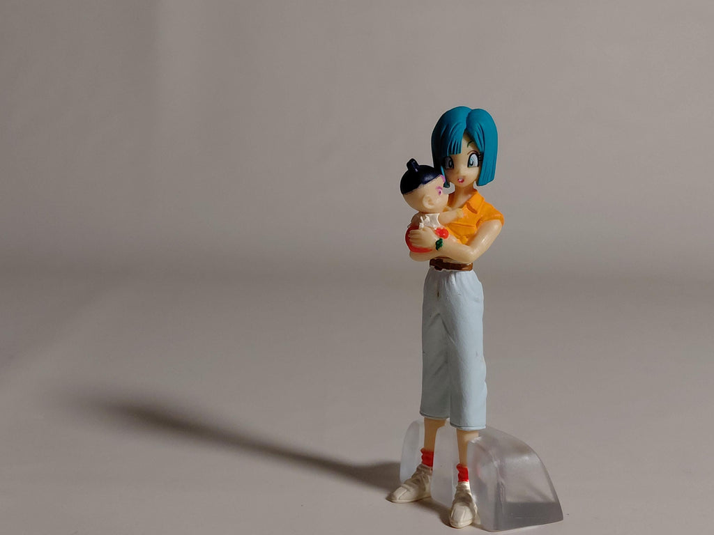 DRAGON BALL Z Gashapon Figure Bulma With Baby Trunks HG Dragon Ball Kai