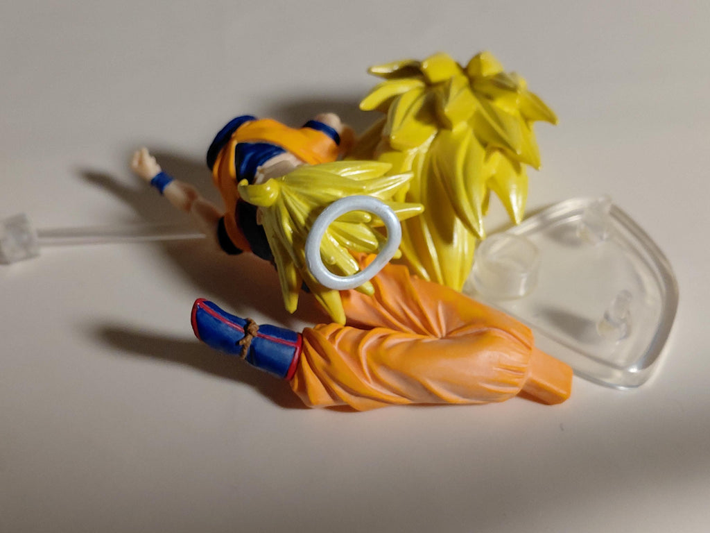 Dragon Ball Z Super Saiyan Son Goku HG Gashapon Mini Figure 2005 Bandai