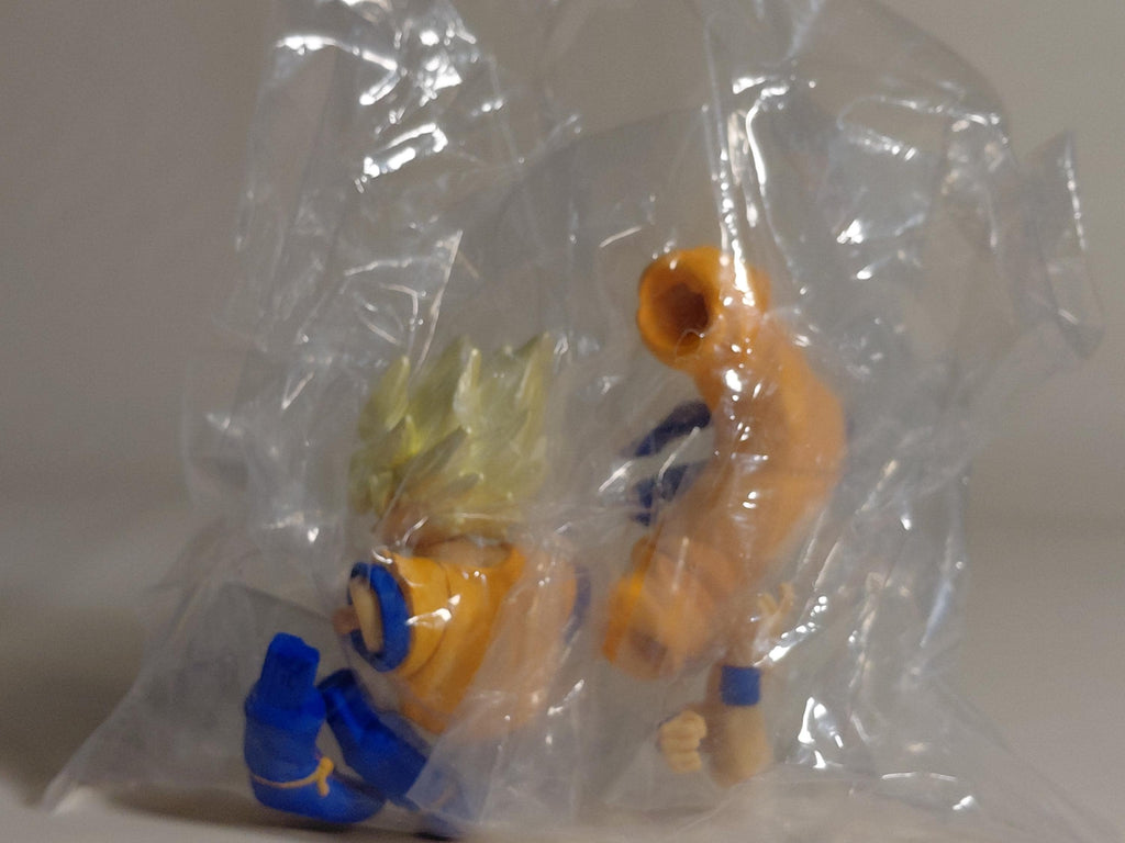Bandai HG Dragon Ball Z Action Pose Super Saiyan Son Goku