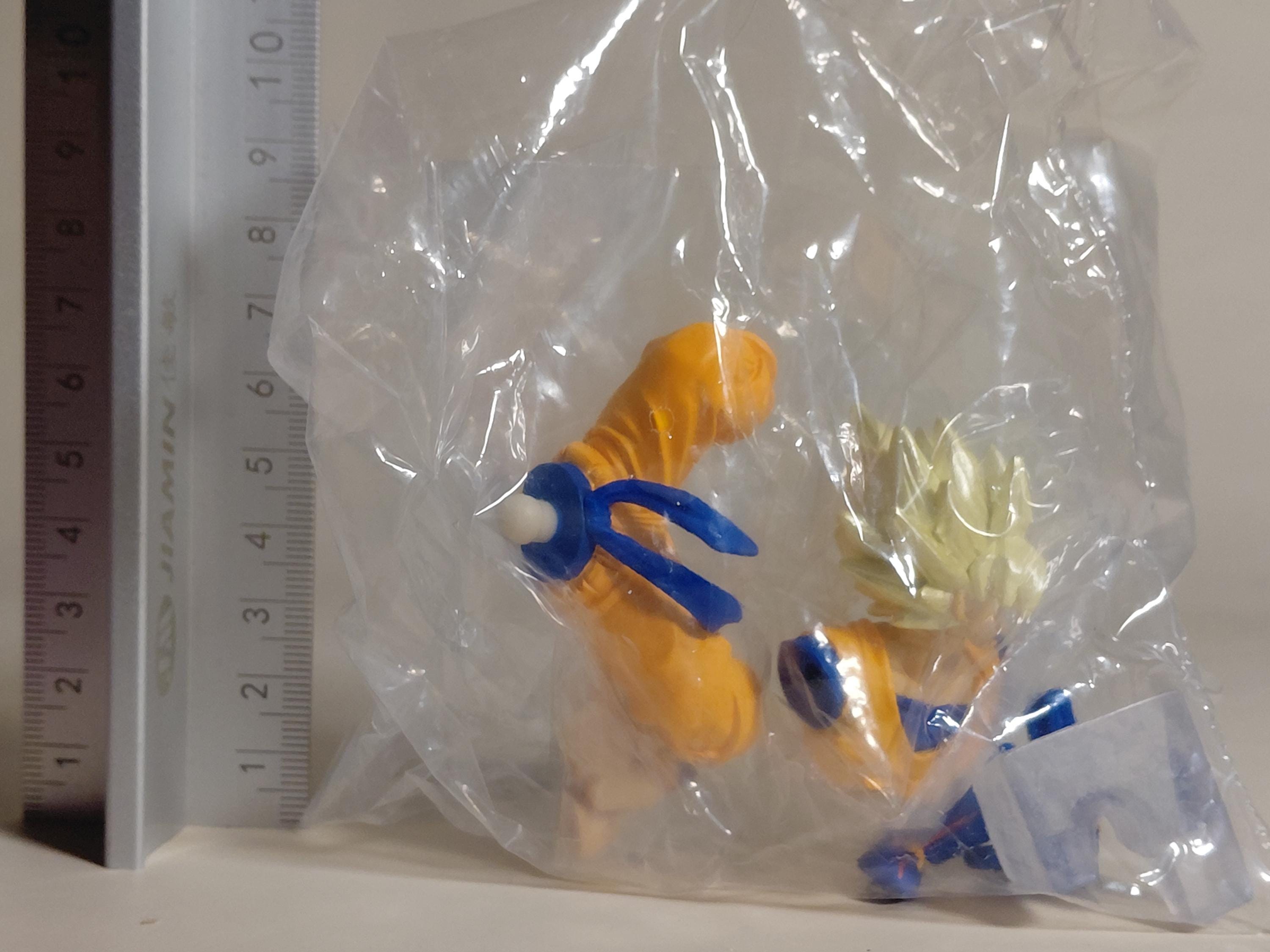 Bandai HG Dragon Ball Z Action Pose Super Saiyan Son Goku