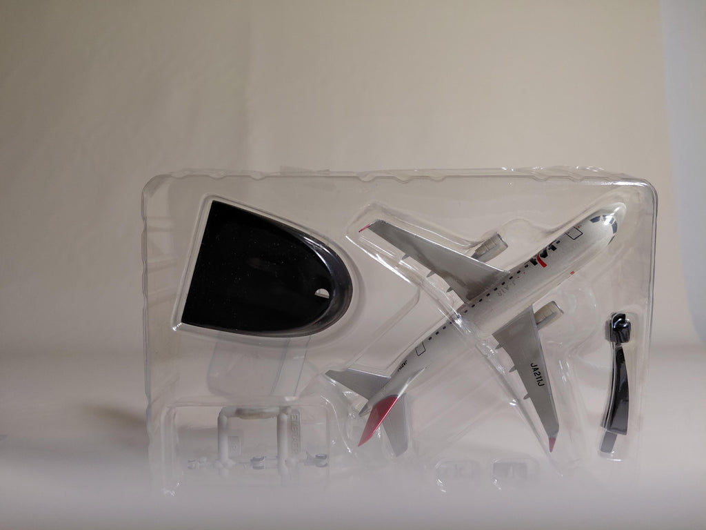 1/300 Embraer 170 JA211J Small Jet Passenger Aircraft # JAL Wing Collection 2