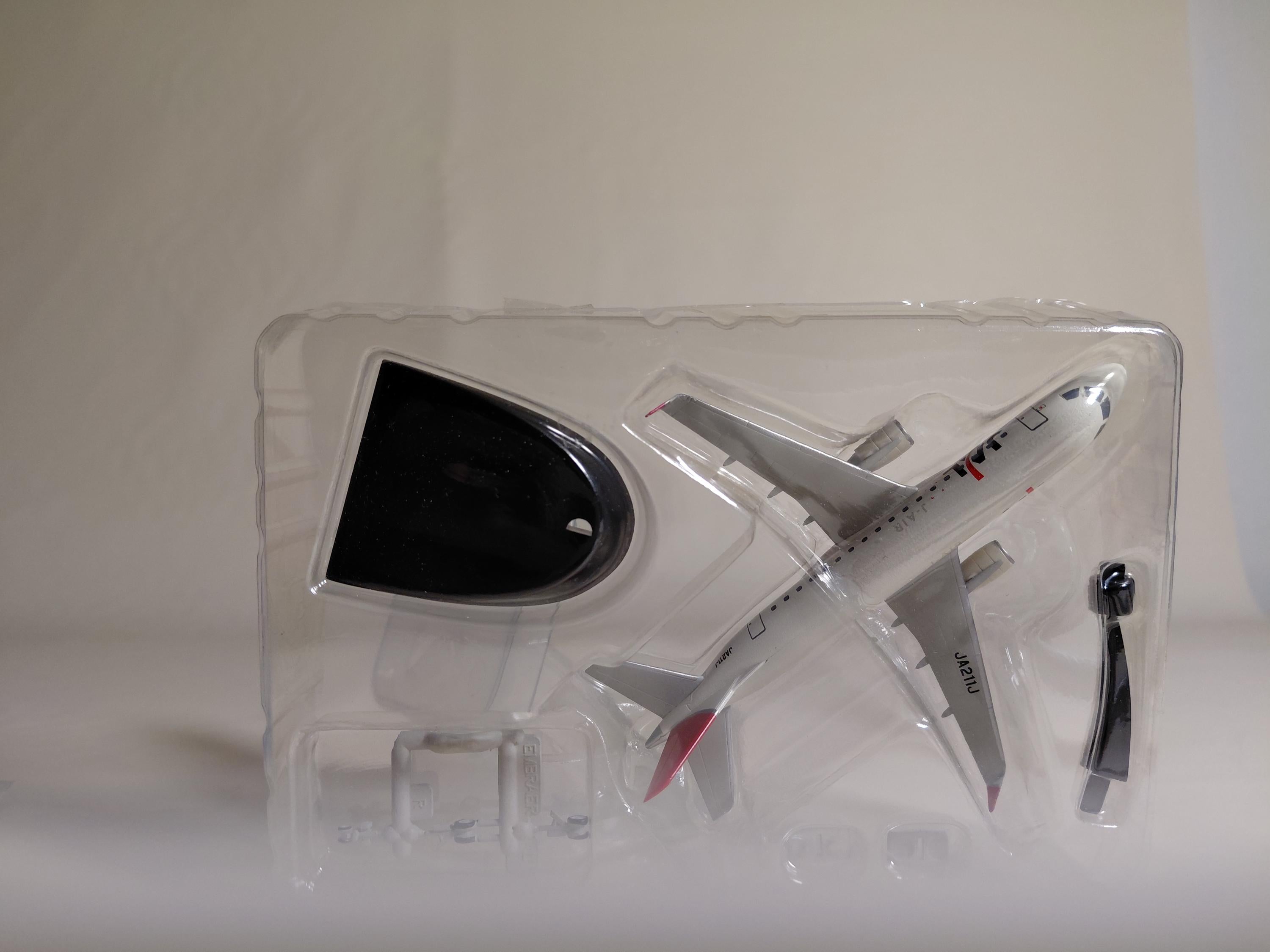 1/300 Embraer 170 JA211J Small Jet Passenger Aircraft # JAL Wing Collection 2
