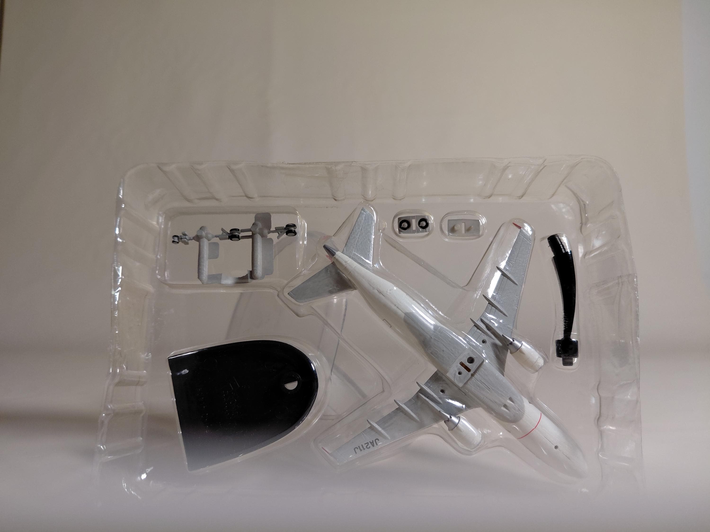 1/300 Embraer 170 JA211J Small Jet Passenger Aircraft # JAL Wing Collection 2