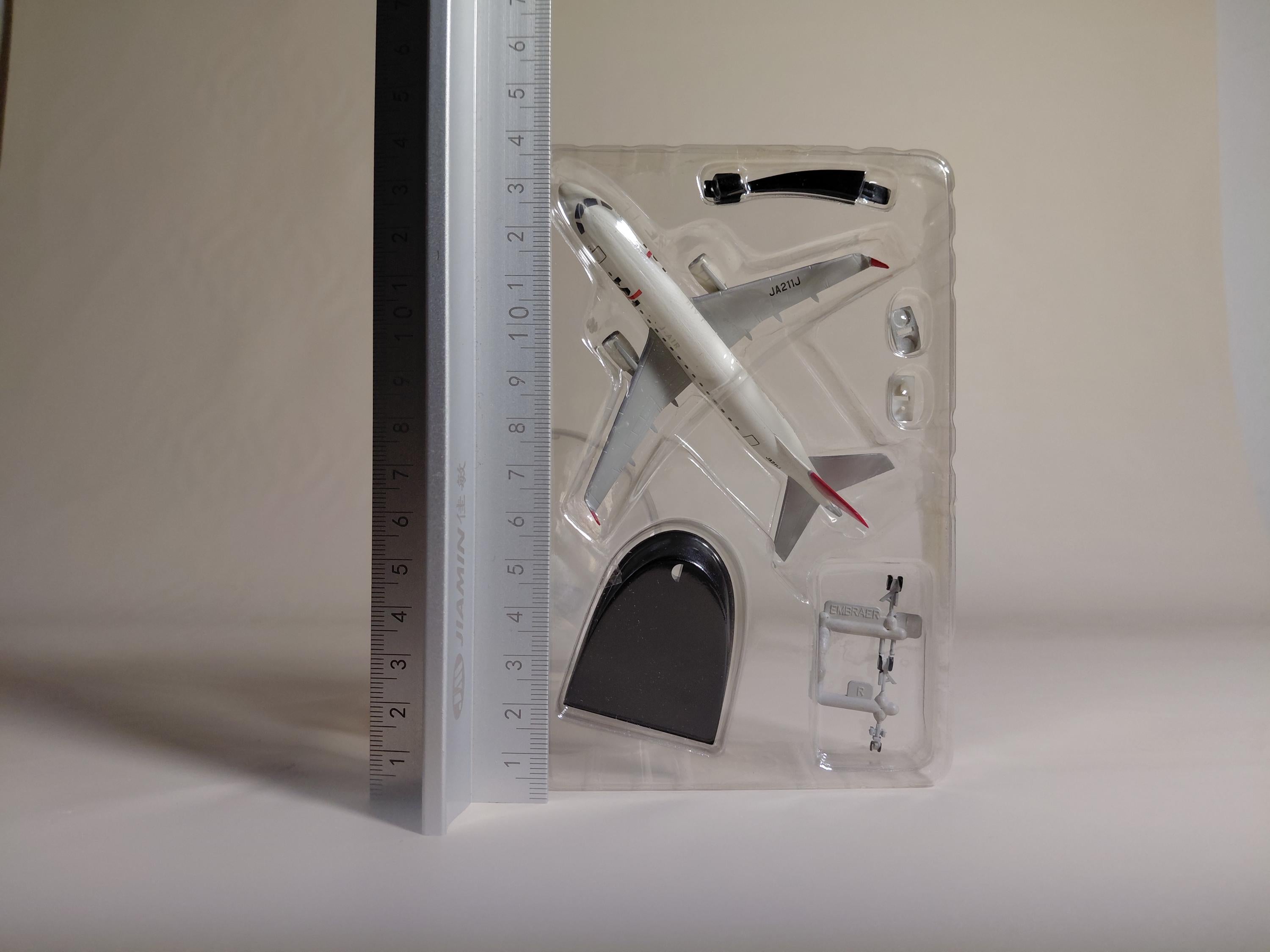1/300 Embraer 170 JA211J Small Jet Passenger Aircraft # JAL Wing Collection 2