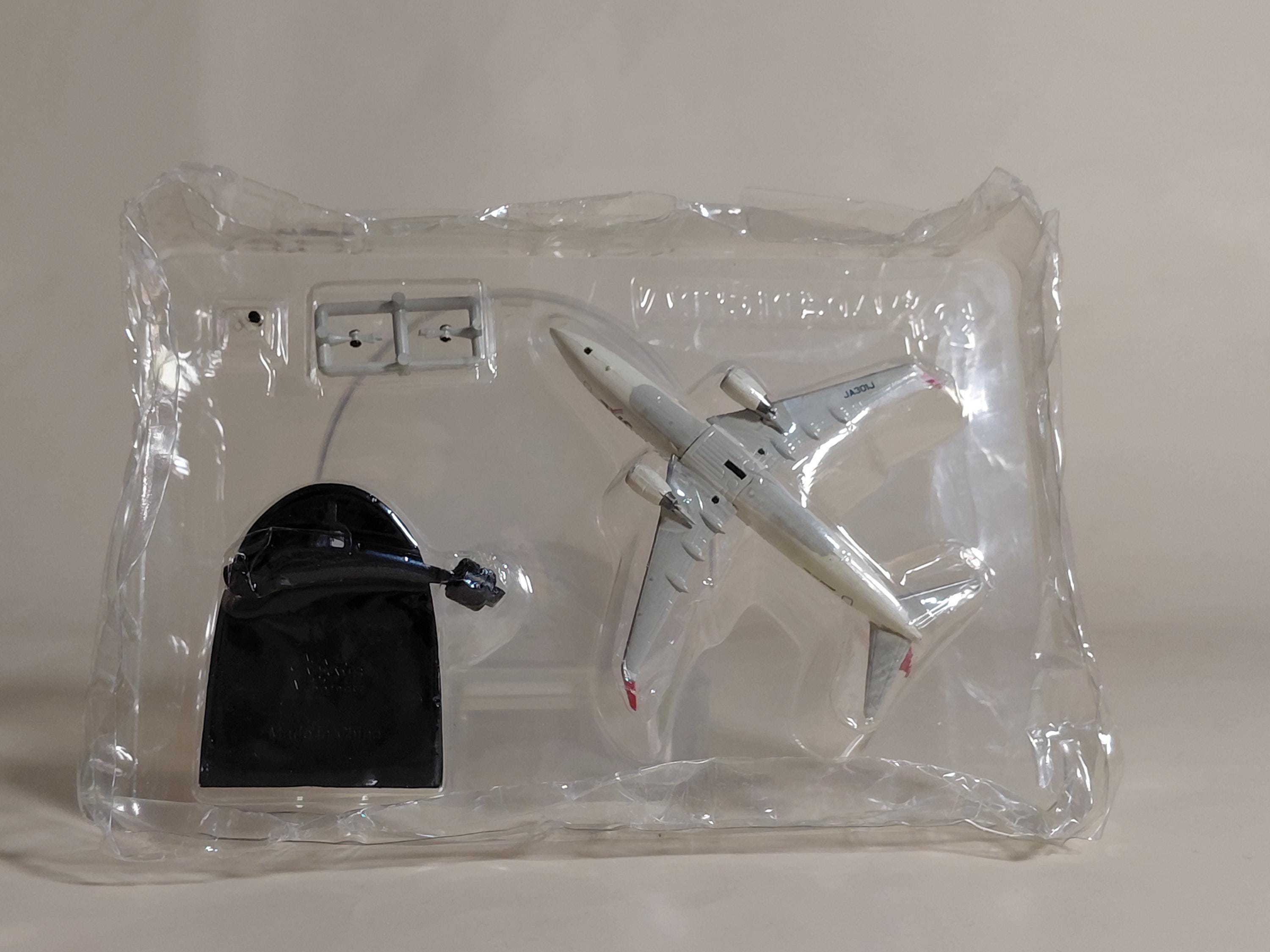 F-toys JAL Wing Collection [737-800] JA30LJ