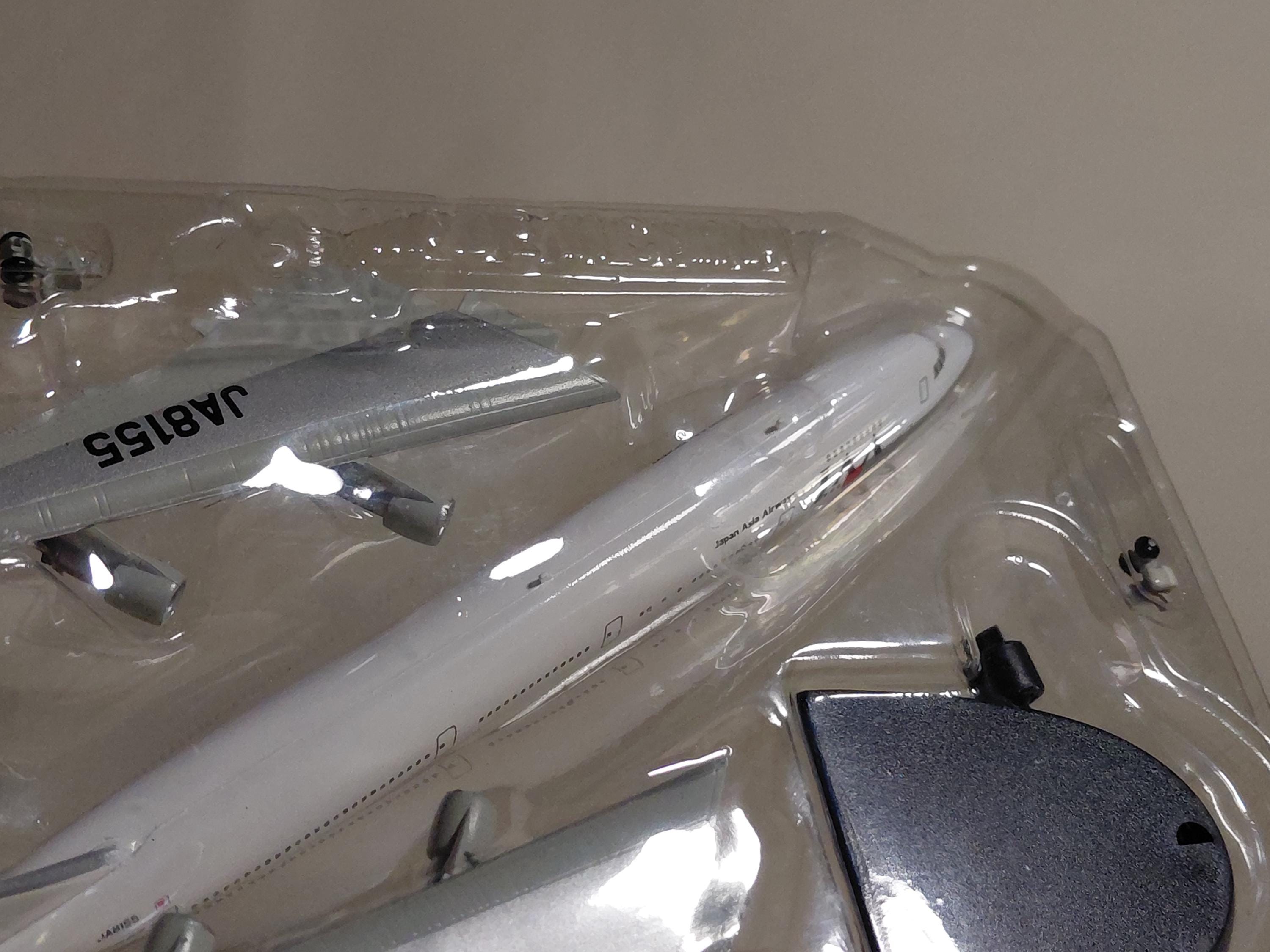 F-toys' JAL Wing Collection Boeing 747-200