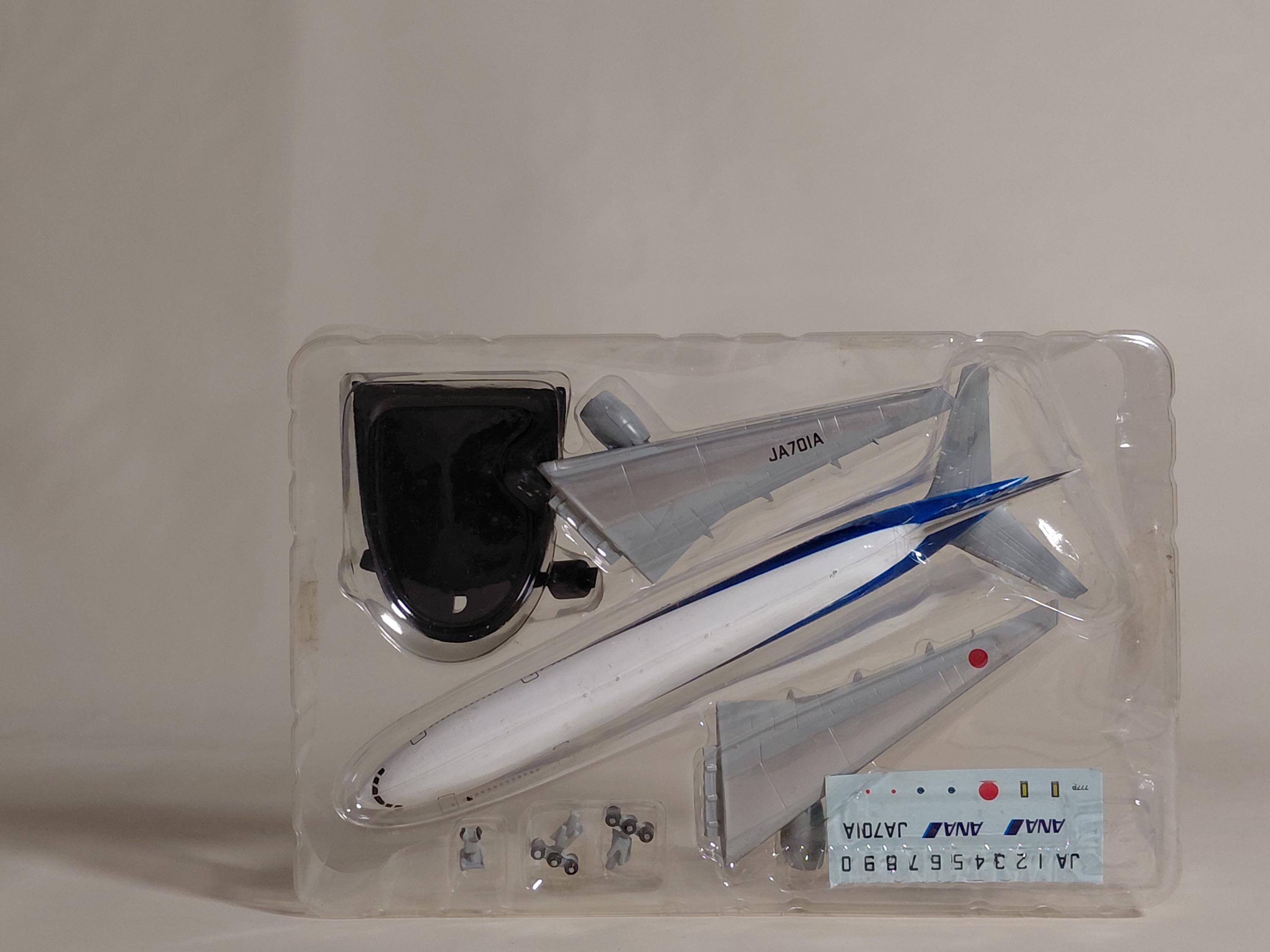 F-toys ANA Wing Collection Boeing 777-200 JA701A Airplane Model 1/500
