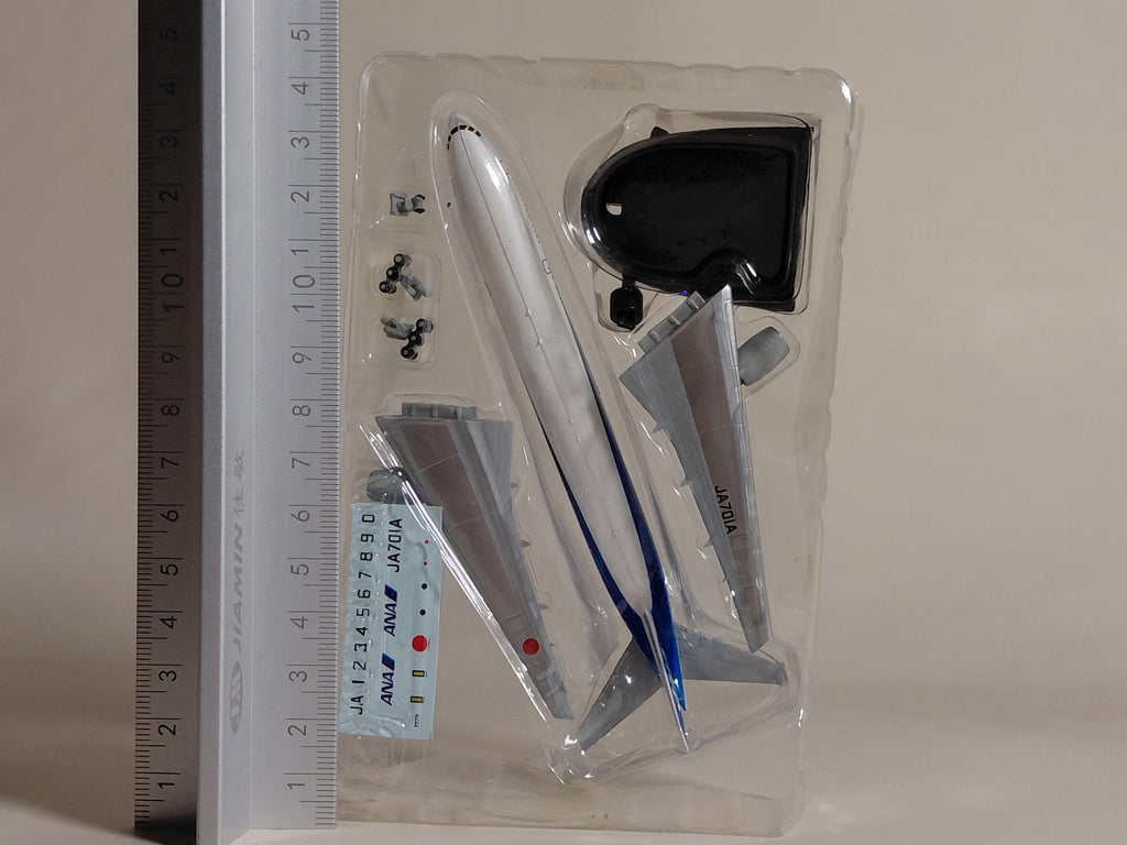 F-toys ANA Wing Collection Boeing 777-200 JA701A Airplane Model 1/500