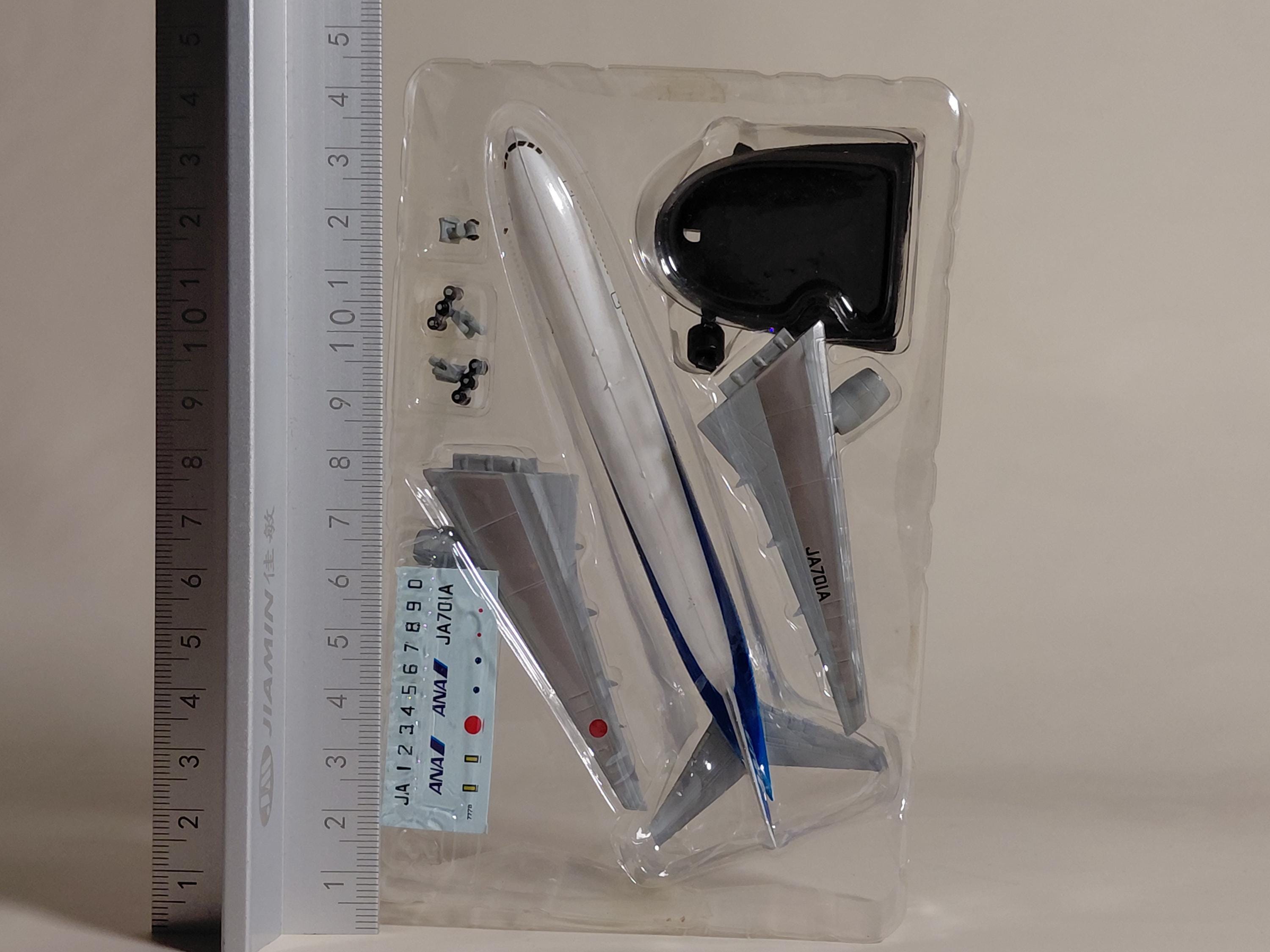 F-toys ANA Wing Collection Boeing 777-200 JA701A Airplane Model 1/500